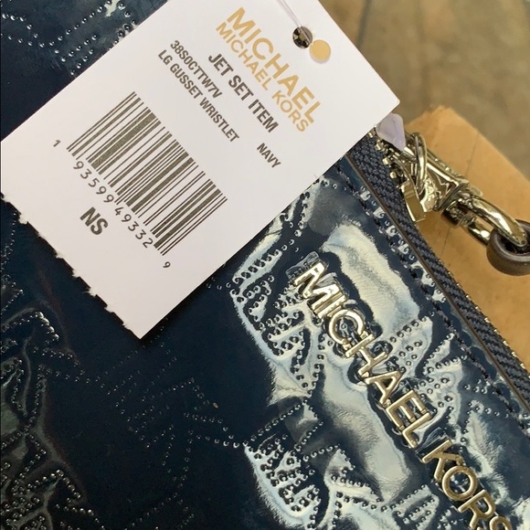 MICHAEL KORS JET SET ITEM LG GUSSET WRISTLET Navy - Picture 6 of 16